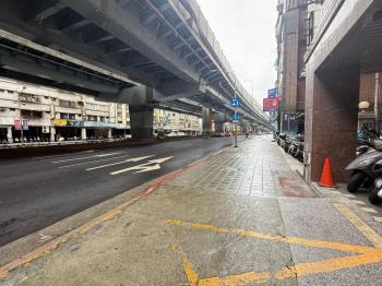 捷運雙層金店面