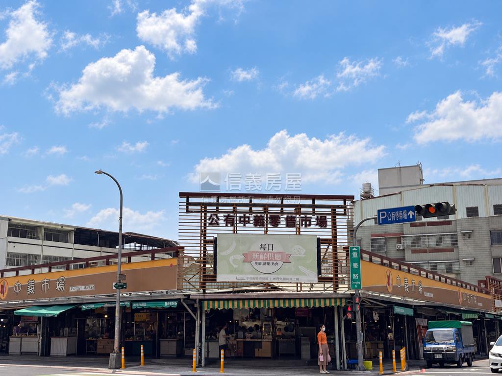 西屯區大面寬低總樓店房屋室內格局與周邊環境