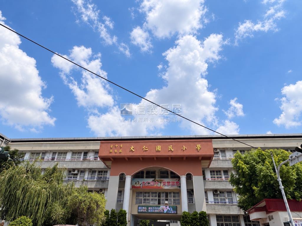 西屯區大面寬低總樓店房屋室內格局與周邊環境