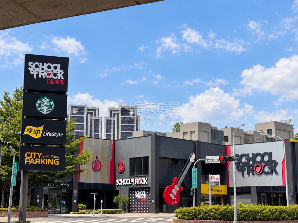 西屯區大面寬低總樓店房屋室內格局與周邊環境
