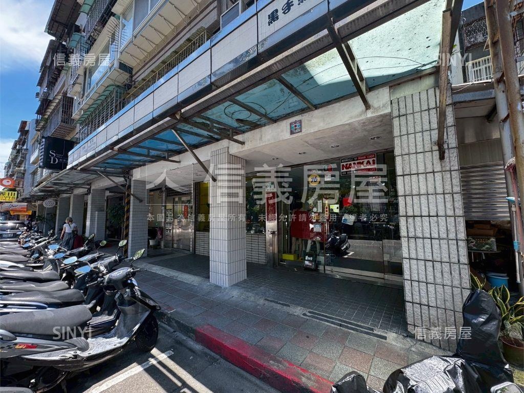 麗山國中第一排燙金店面房屋室內格局與周邊環境