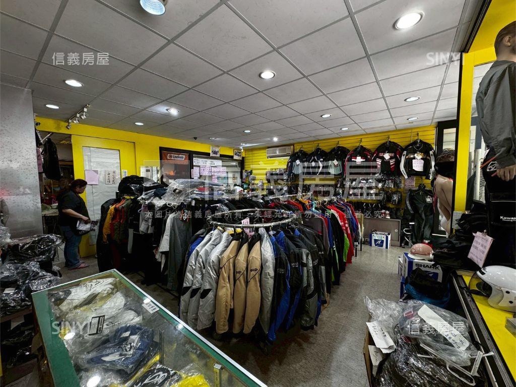 麗山國中第一排燙金店面房屋室內格局與周邊環境