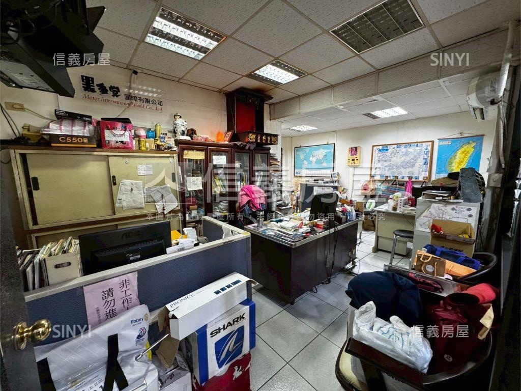 麗山國中第一排燙金店面房屋室內格局與周邊環境