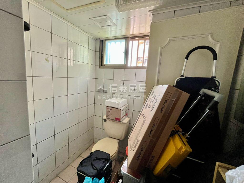 一中商圈衛浴開窗採光套房房屋室內格局與周邊環境