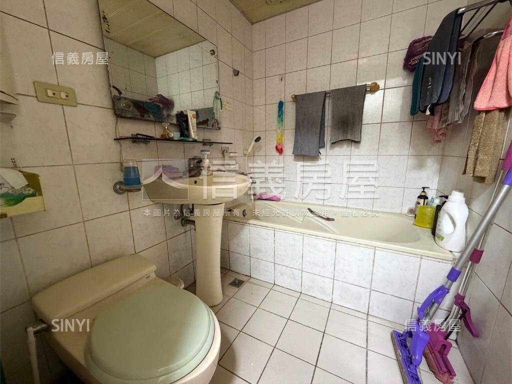 精忠國宅景觀三房車位房屋室內格局與周邊環境