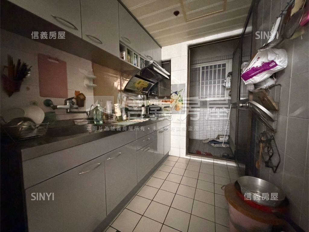 精忠國宅景觀三房車位房屋室內格局與周邊環境