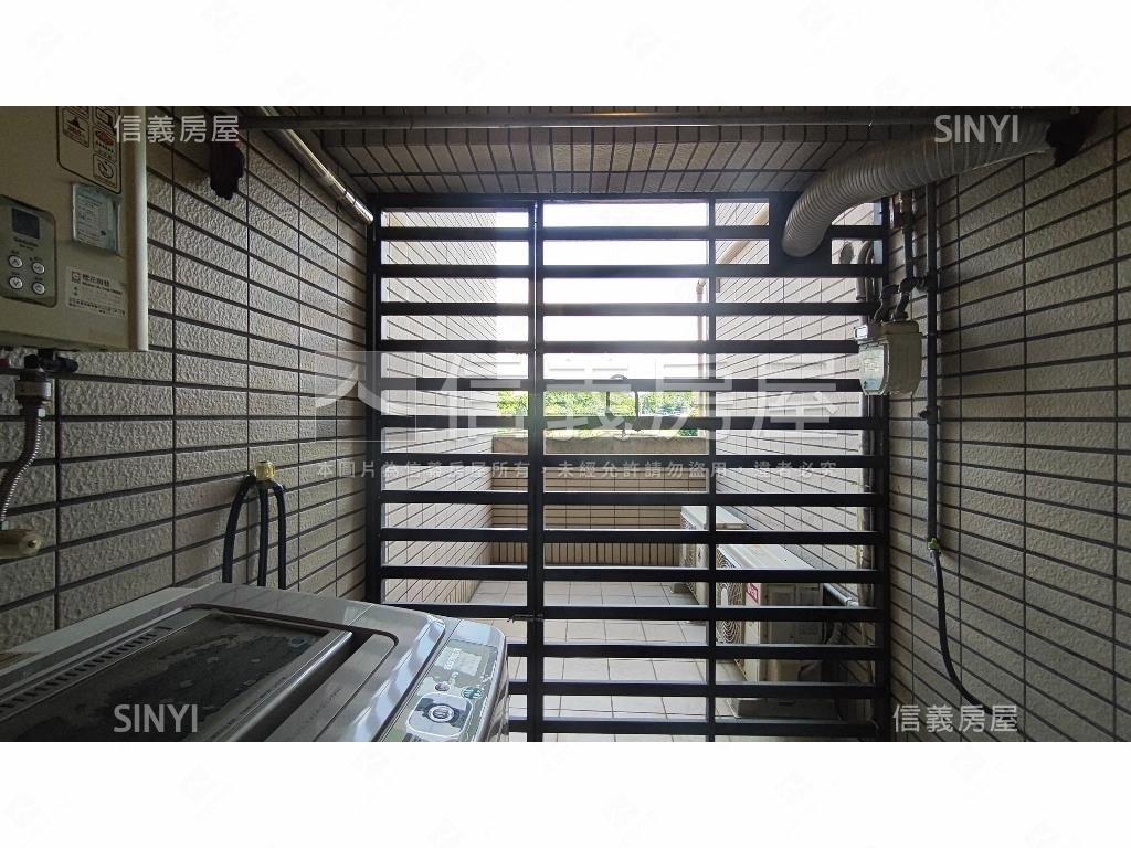 新巴黎朝外兩房附車位房屋室內格局與周邊環境