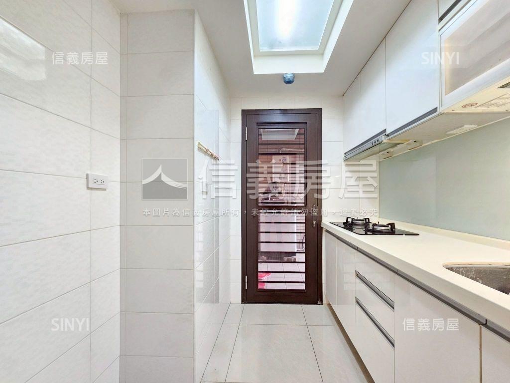 新巴黎低總價兩房附車位房屋室內格局與周邊環境