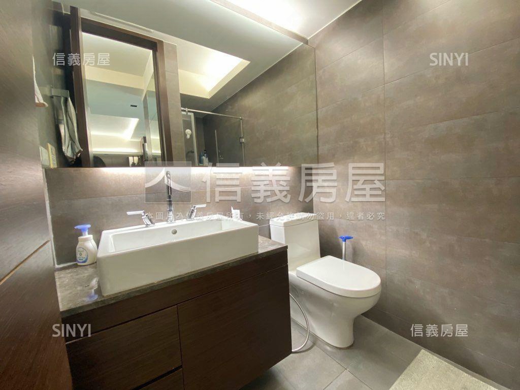 中正學區高樓景觀露台房屋室內格局與周邊環境