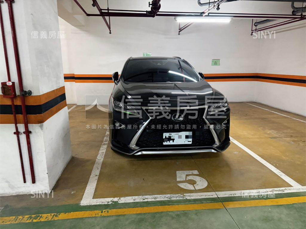 西區三房平車房屋室內格局與周邊環境