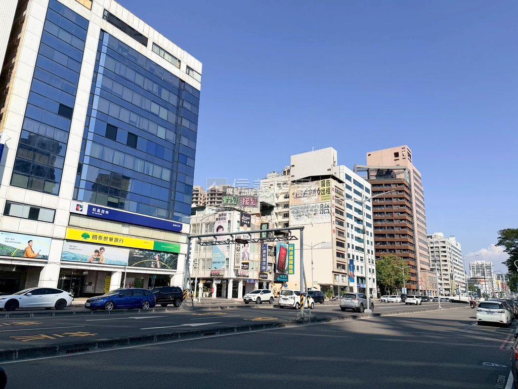 正馬路大面寬店面房屋室內格局與周邊環境