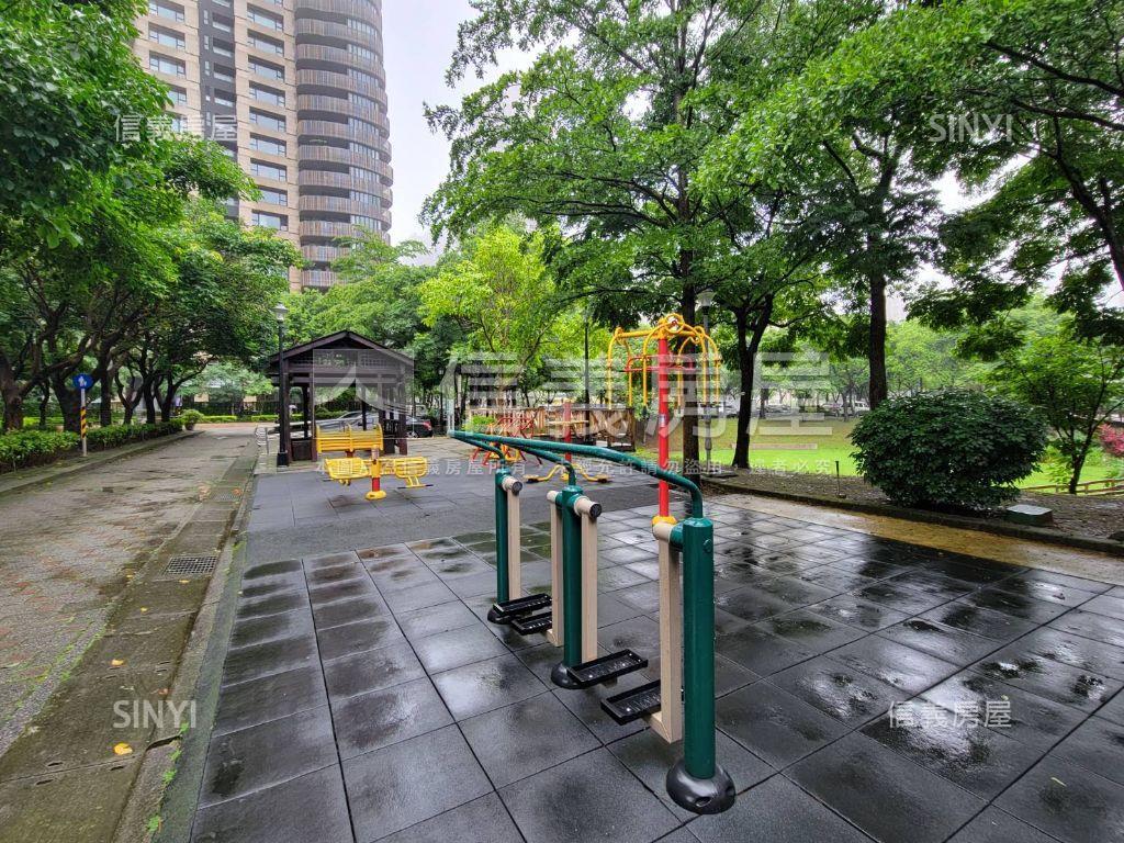 新潤ＤＯＵＢＬ＋坡平車位房屋室內格局與周邊環境