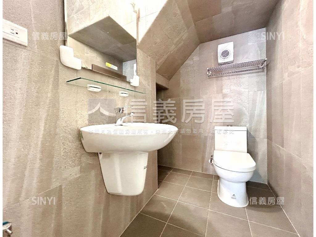 鳳山整新住辦店含平車Ⅰ房屋室內格局與周邊環境