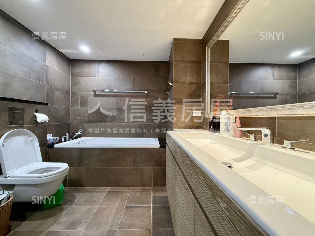 美術館精裝三房車位露台戶房屋室內格局與周邊環境