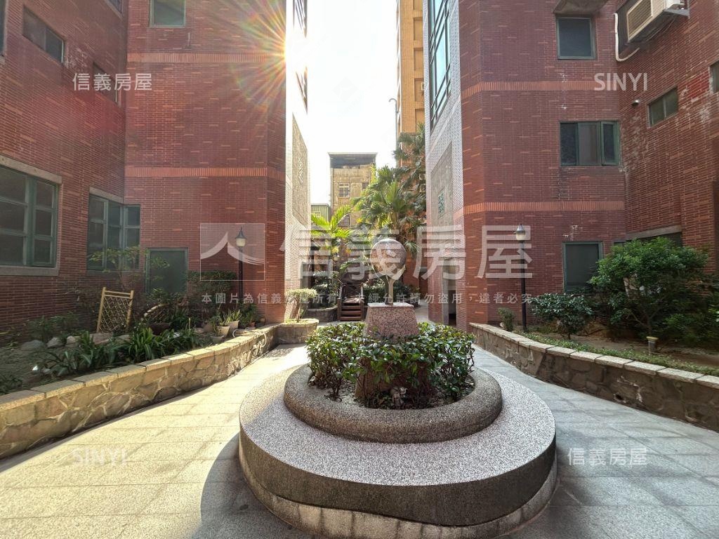 美術館精裝三房車位露台戶房屋室內格局與周邊環境