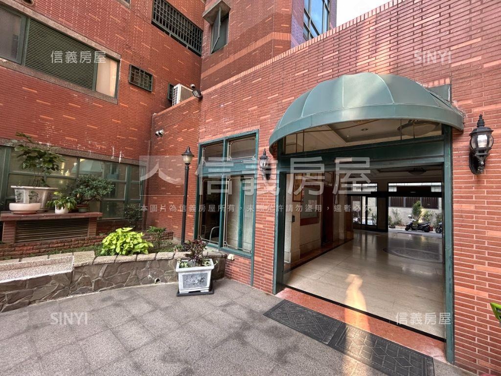 美術館精裝三房車位露台戶房屋室內格局與周邊環境