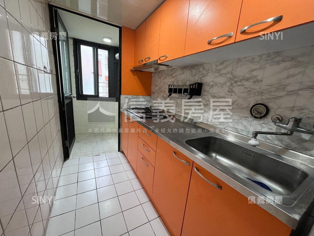 近內新市場私藏２房＋１室房屋室內格局與周邊環境