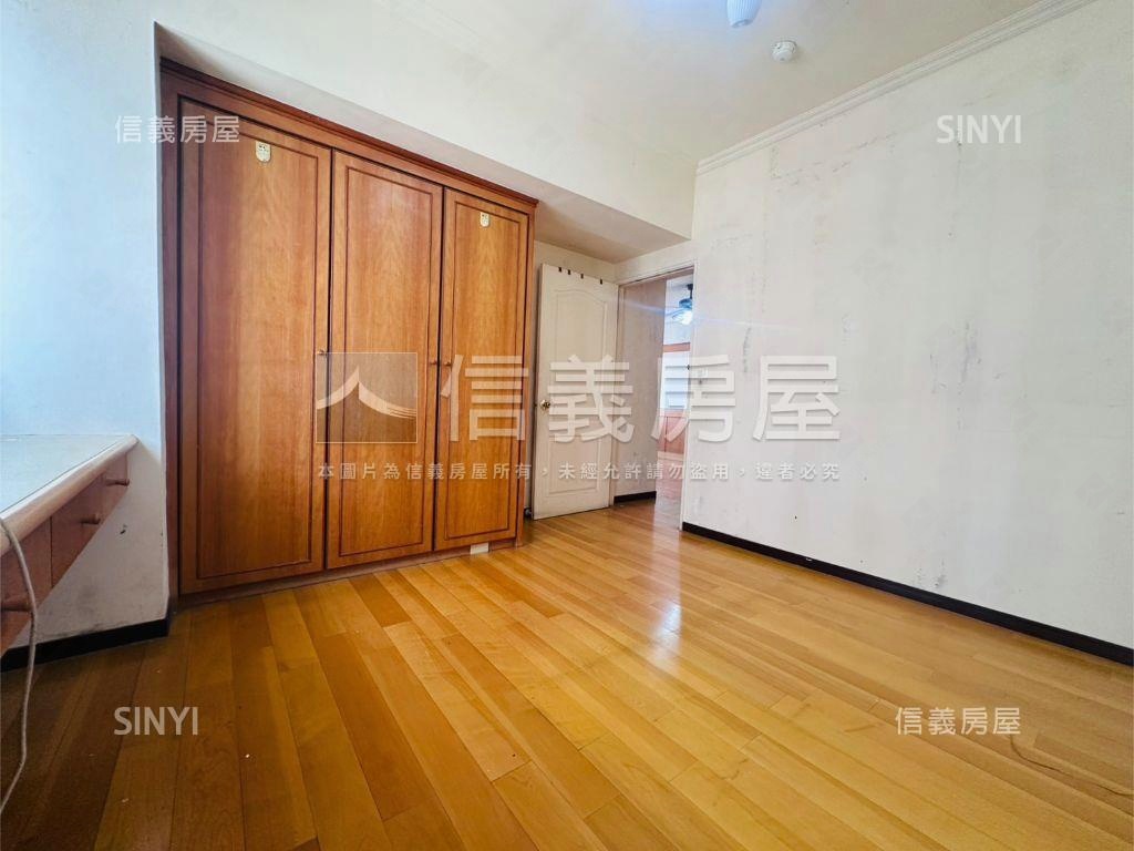 布查花園次頂樓大兩房房屋室內格局與周邊環境