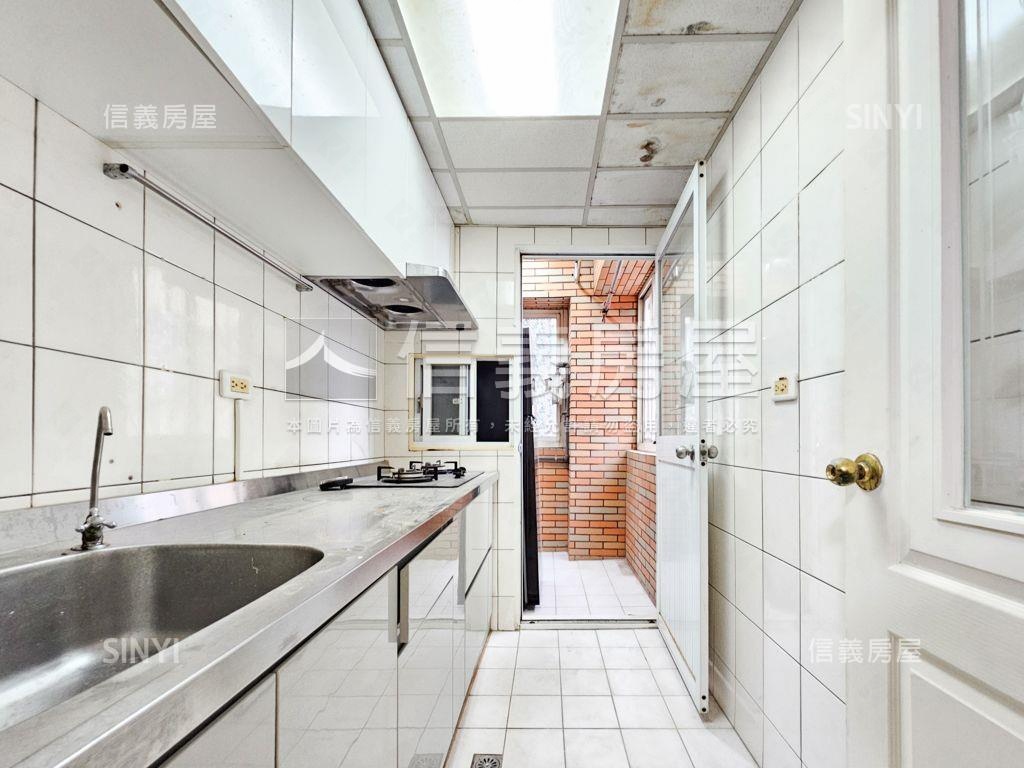 專任布查花園次頂樓大兩房房屋室內格局與周邊環境