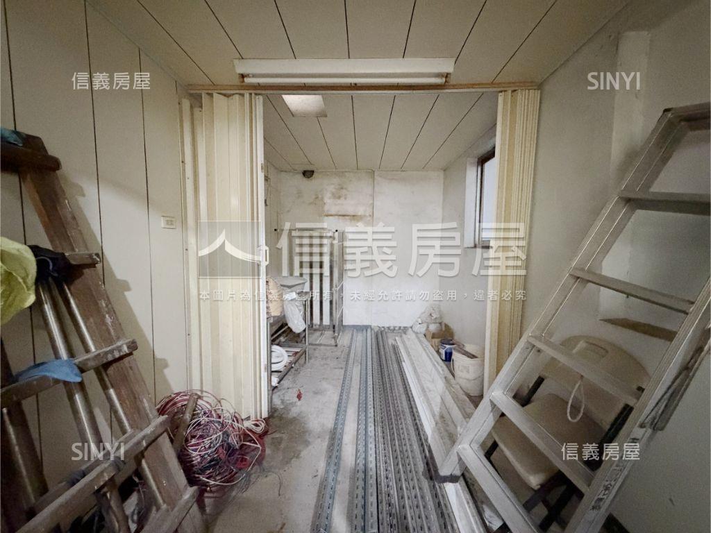 板橋低總價面寬一樓金店房屋室內格局與周邊環境