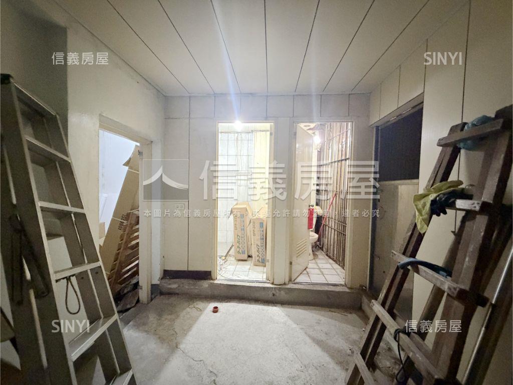 板橋低總價面寬一樓金店房屋室內格局與周邊環境