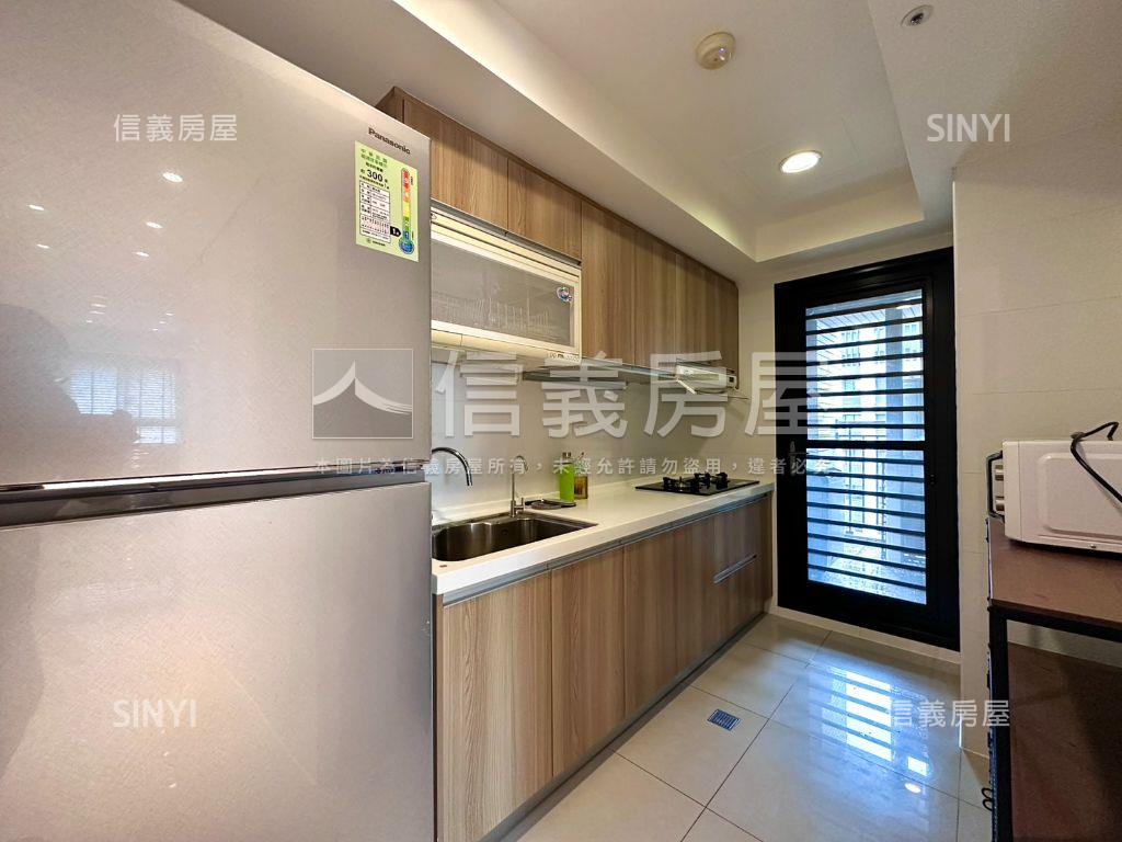次頂樓精裝三改二平車房屋室內格局與周邊環境