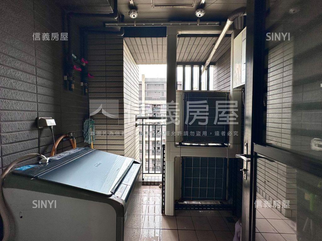 次頂樓精裝三改二平車房屋室內格局與周邊環境