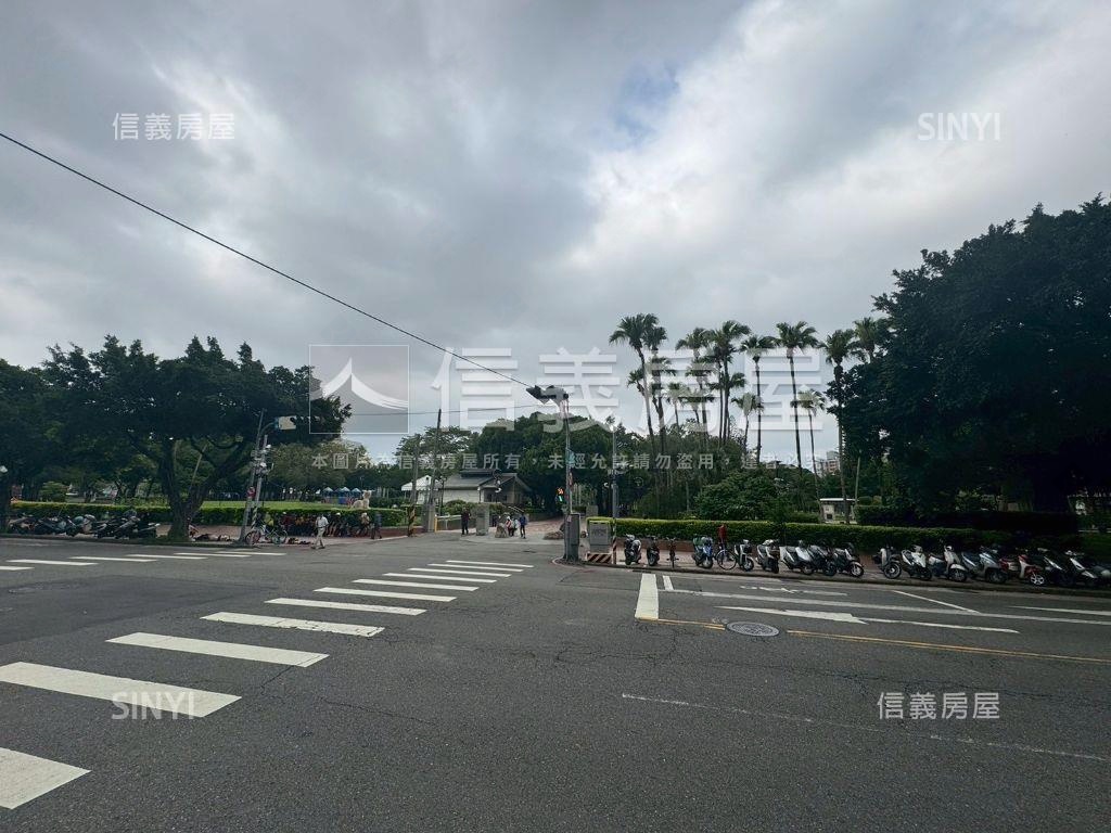 面公園首排！電梯２房房屋室內格局與周邊環境