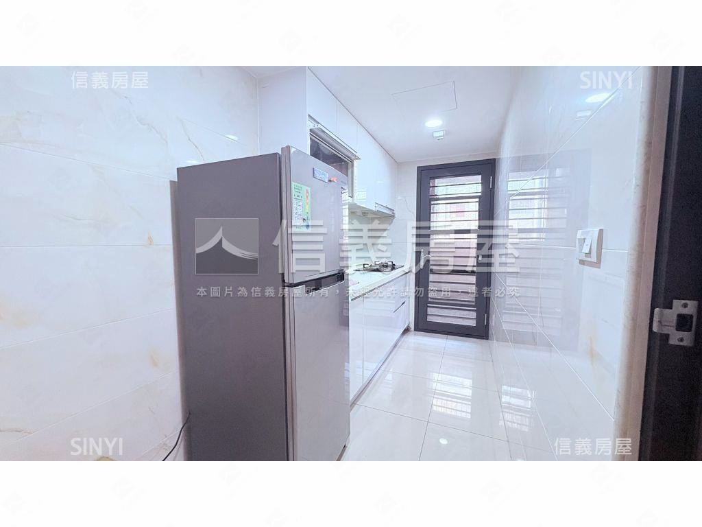 世紀城次頂樓朝東南三房房屋室內格局與周邊環境