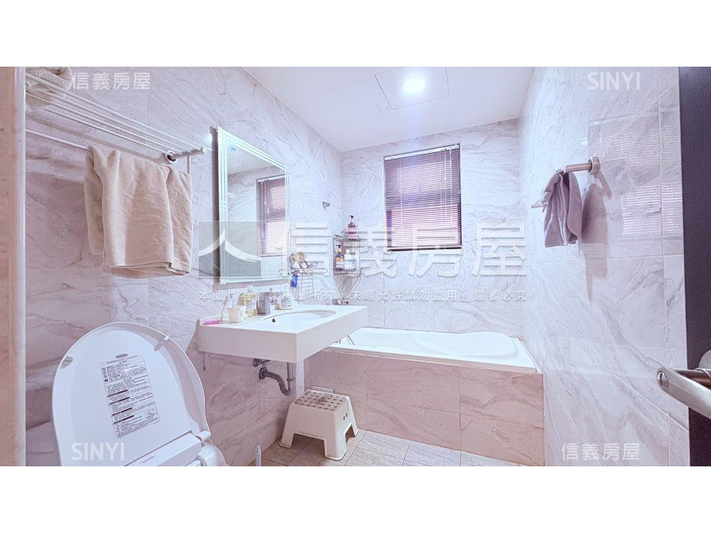 世紀城次頂樓朝東南三房房屋室內格局與周邊環境