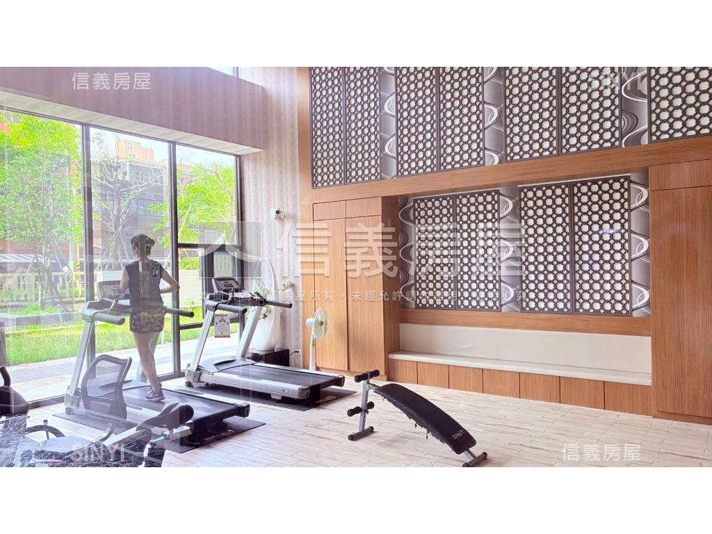 世紀城次頂樓朝東南三房房屋室內格局與周邊環境