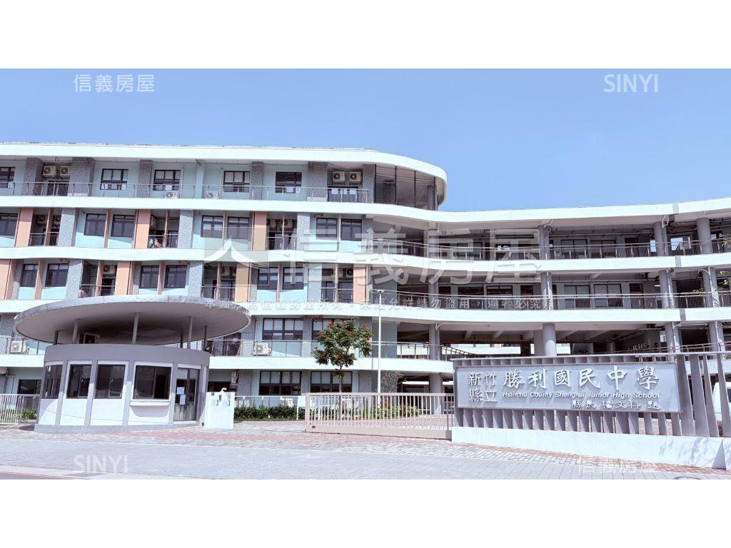 世紀城次頂樓朝東南三房房屋室內格局與周邊環境