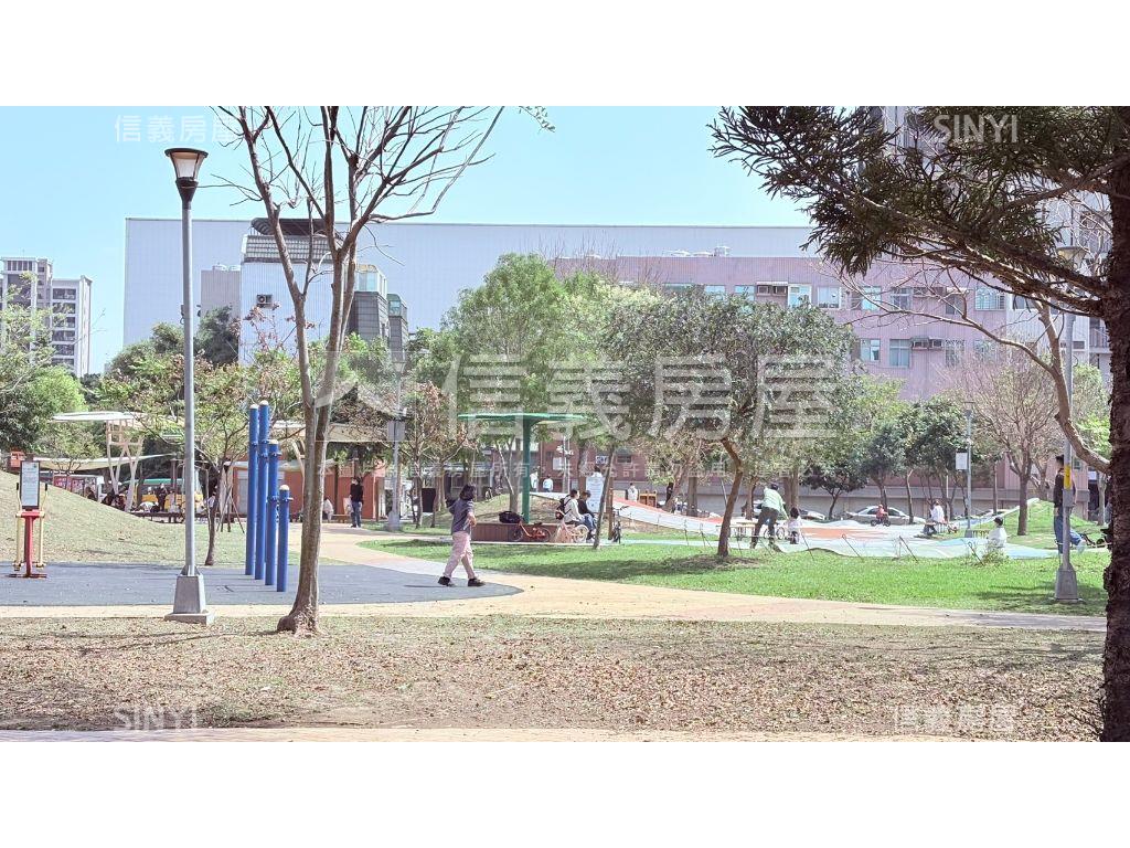 世紀城次頂樓朝東南三房房屋室內格局與周邊環境