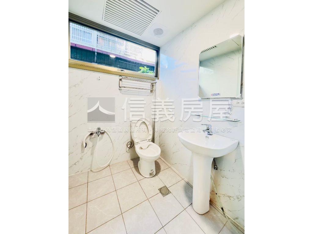 北區角間大面寬顯眼店面房屋室內格局與周邊環境