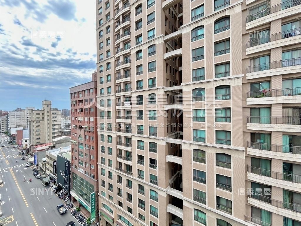 近巨城超值舒適３房房屋室內格局與周邊環境