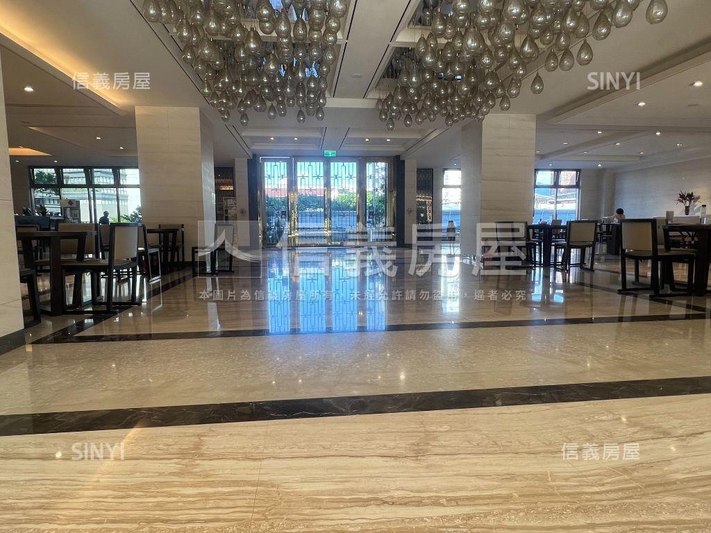 陽光邊間面寬挑高金店面房屋室內格局與周邊環境
