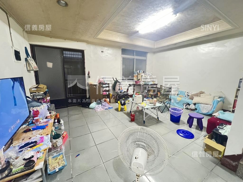 專任。大面寬約６米透天房屋室內格局與周邊環境