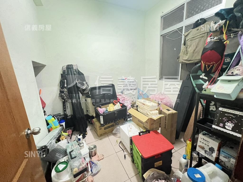 專任。大面寬約６米透天房屋室內格局與周邊環境