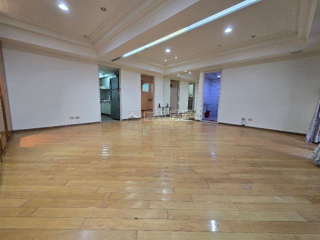 大客廳⭐兩房兩衛⭐露臺戶房屋室內格局與周邊環境