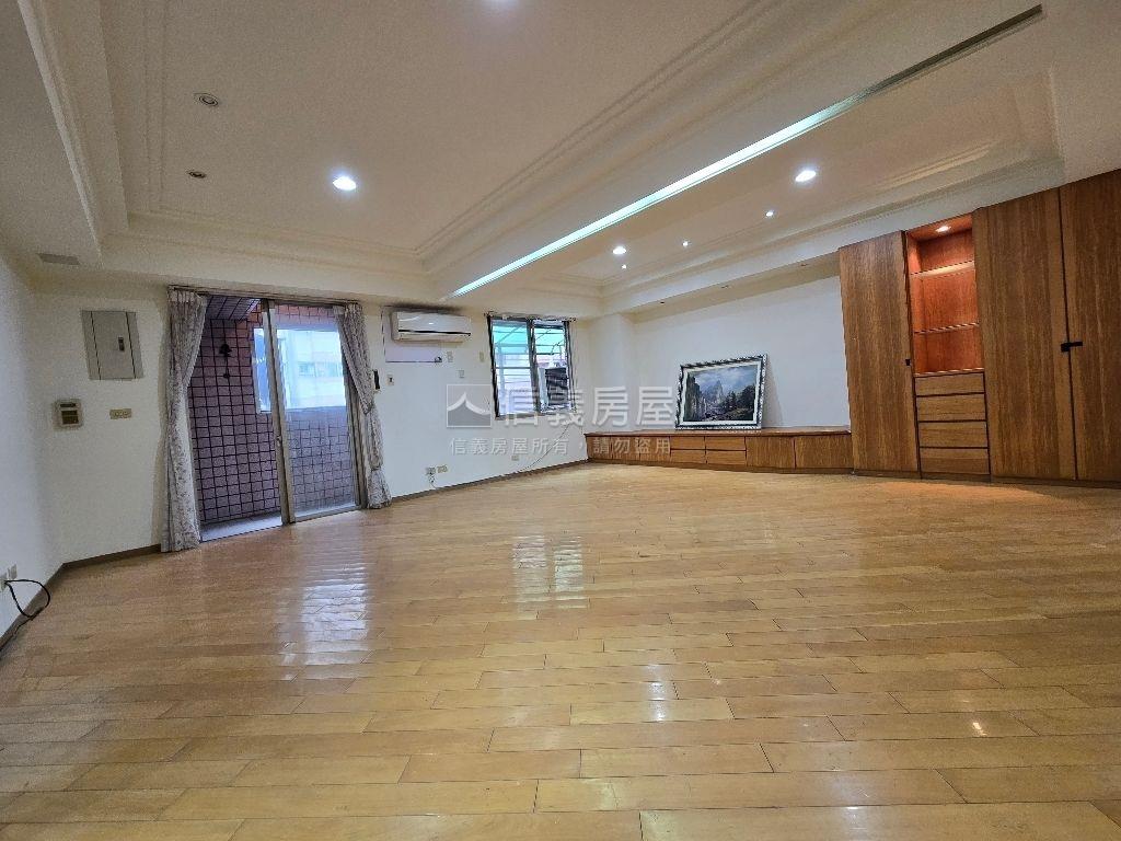 大客廳⭐兩房兩衛⭐露臺戶房屋室內格局與周邊環境