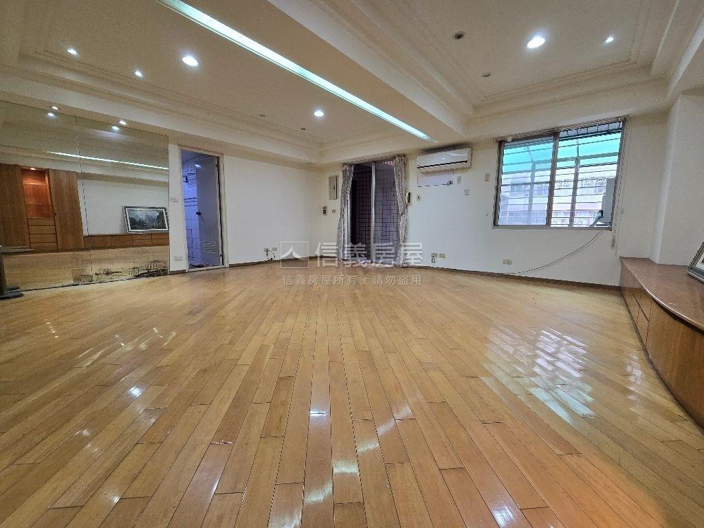 大客廳⭐兩房兩衛⭐露臺戶房屋室內格局與周邊環境