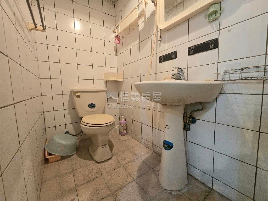 大客廳⭐兩房兩衛⭐露臺戶房屋室內格局與周邊環境