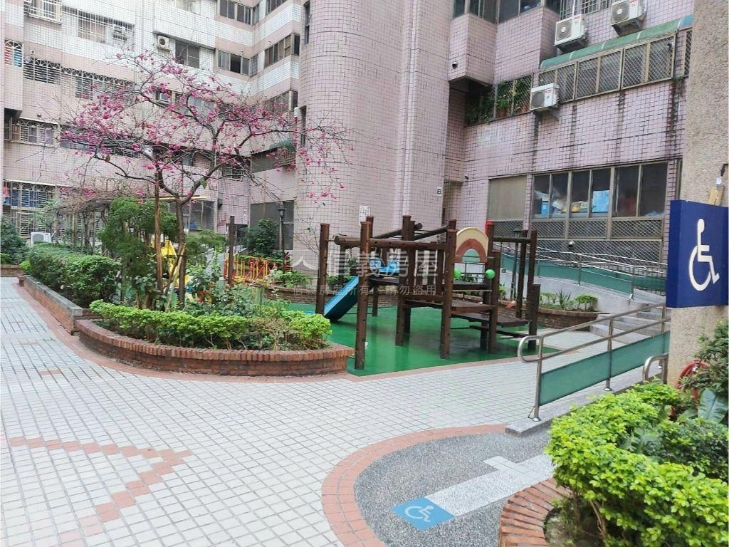 大客廳⭐兩房兩衛⭐露臺戶房屋室內格局與周邊環境