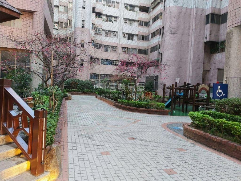 大客廳⭐兩房兩衛⭐露臺戶房屋室內格局與周邊環境