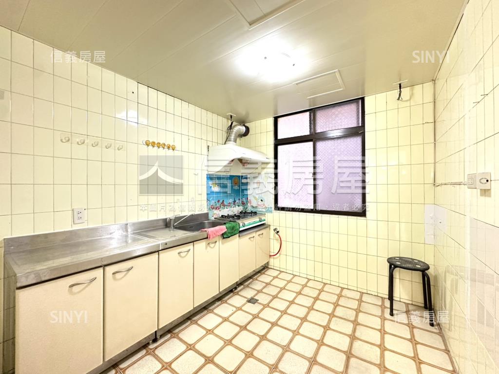 ☆三民公園邊間精美二樓房屋室內格局與周邊環境