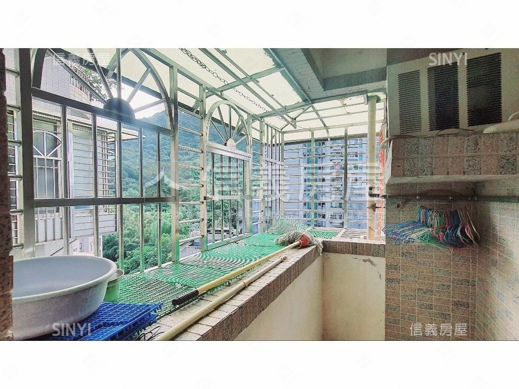 南港花園高樓１０１山景居房屋室內格局與周邊環境