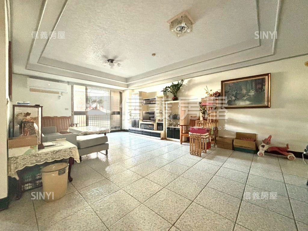 少釋出屋況好｜三房有車位房屋室內格局與周邊環境