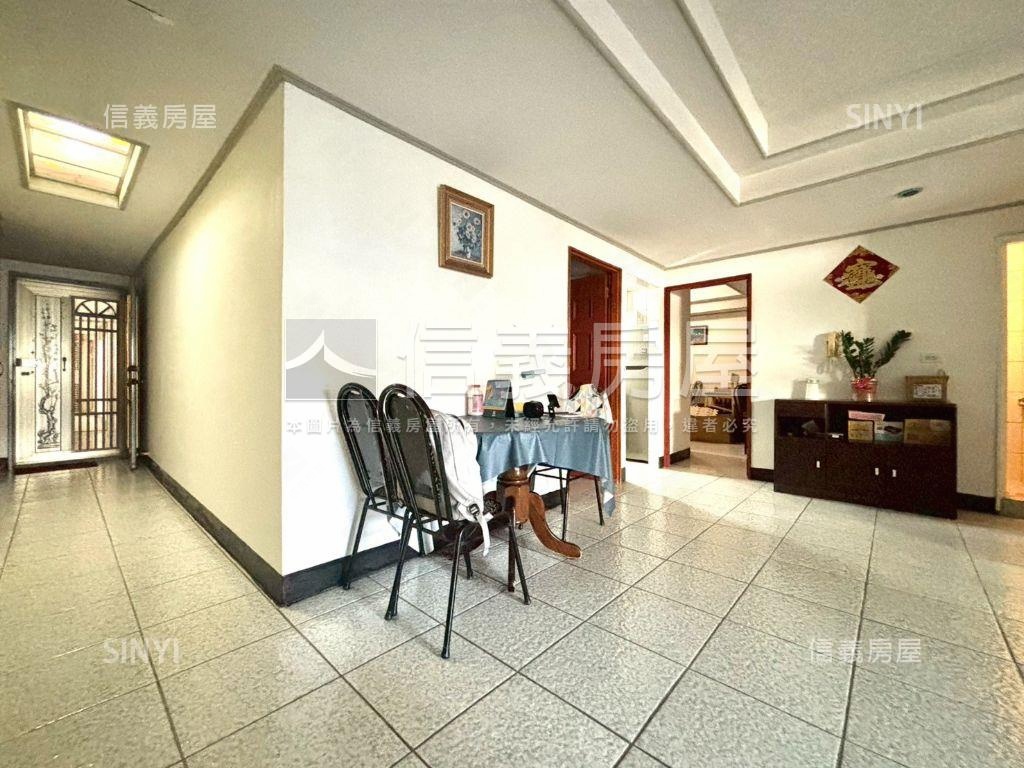 少釋出屋況好｜三房有車位房屋室內格局與周邊環境