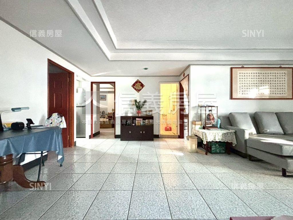 少釋出屋況好｜三房有車位房屋室內格局與周邊環境