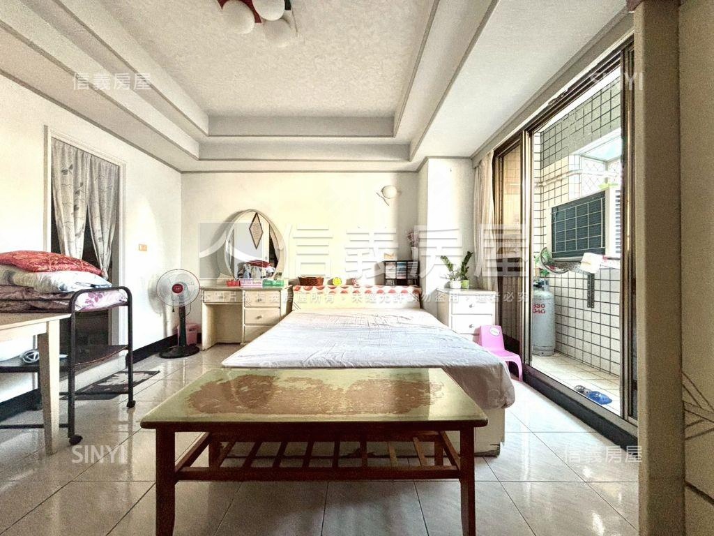 少釋出屋況好｜三房有車位房屋室內格局與周邊環境